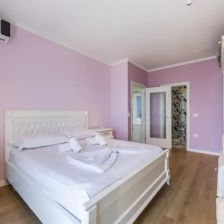 The Azure 2 Beachfront By Premium Selection *